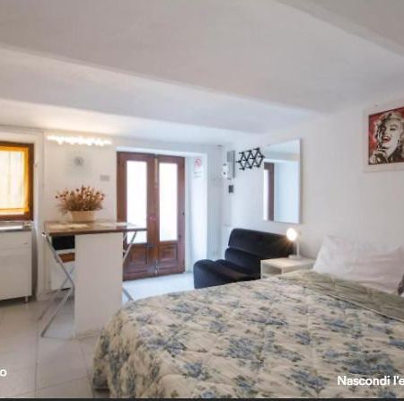 Apartamento Location Turistic Monolocale Nel Parco Del Santuario Asti Exterior foto