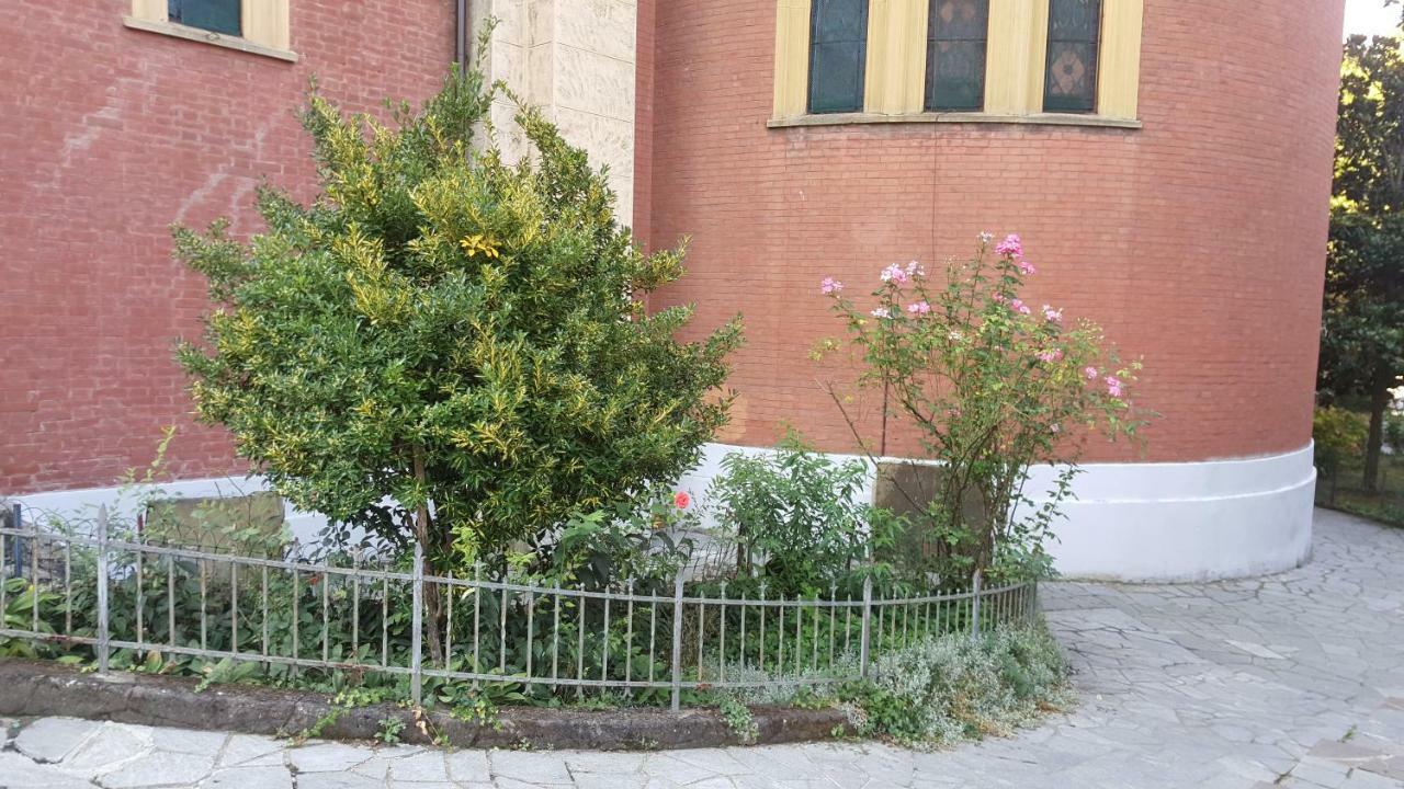 Apartamento Location Turistic Monolocale Nel Parco Del Santuario Asti Exterior foto
