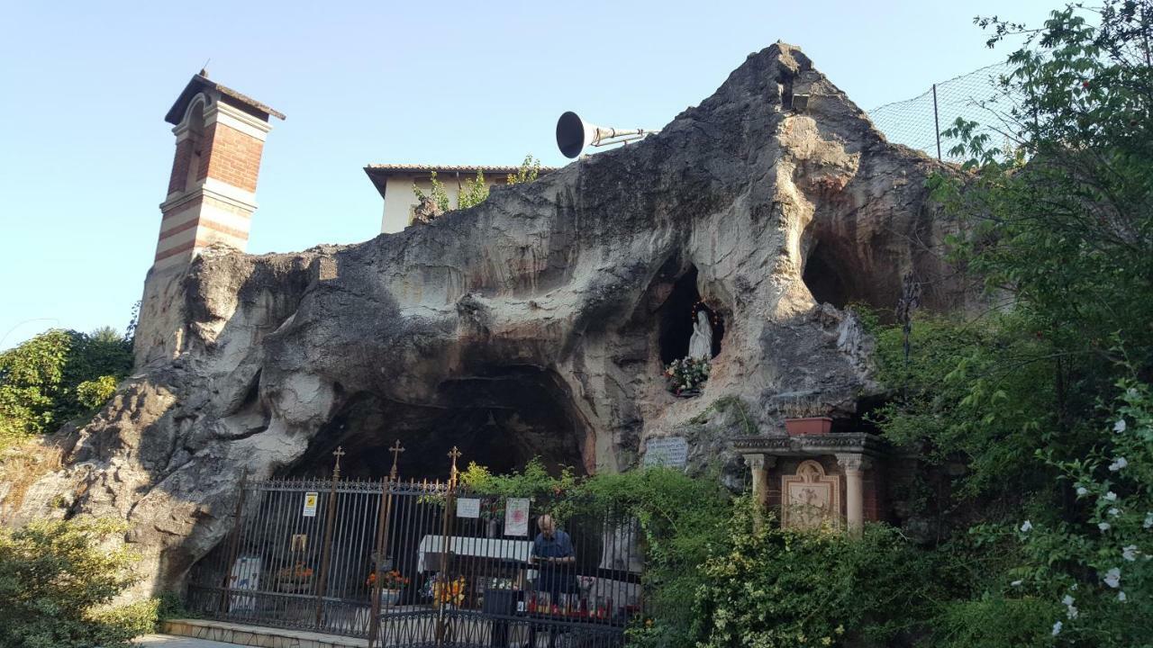 Apartamento Location Turistic Monolocale Nel Parco Del Santuario Asti Exterior foto