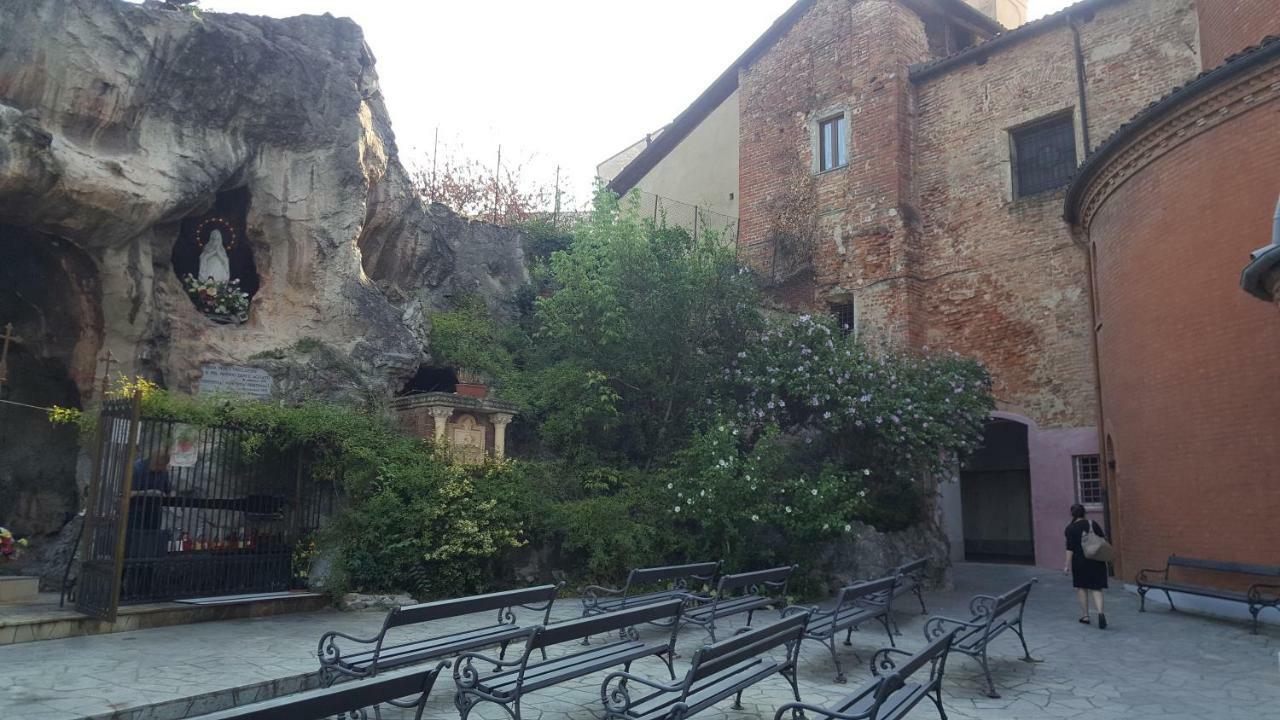 Apartamento Location Turistic Monolocale Nel Parco Del Santuario Asti Exterior foto