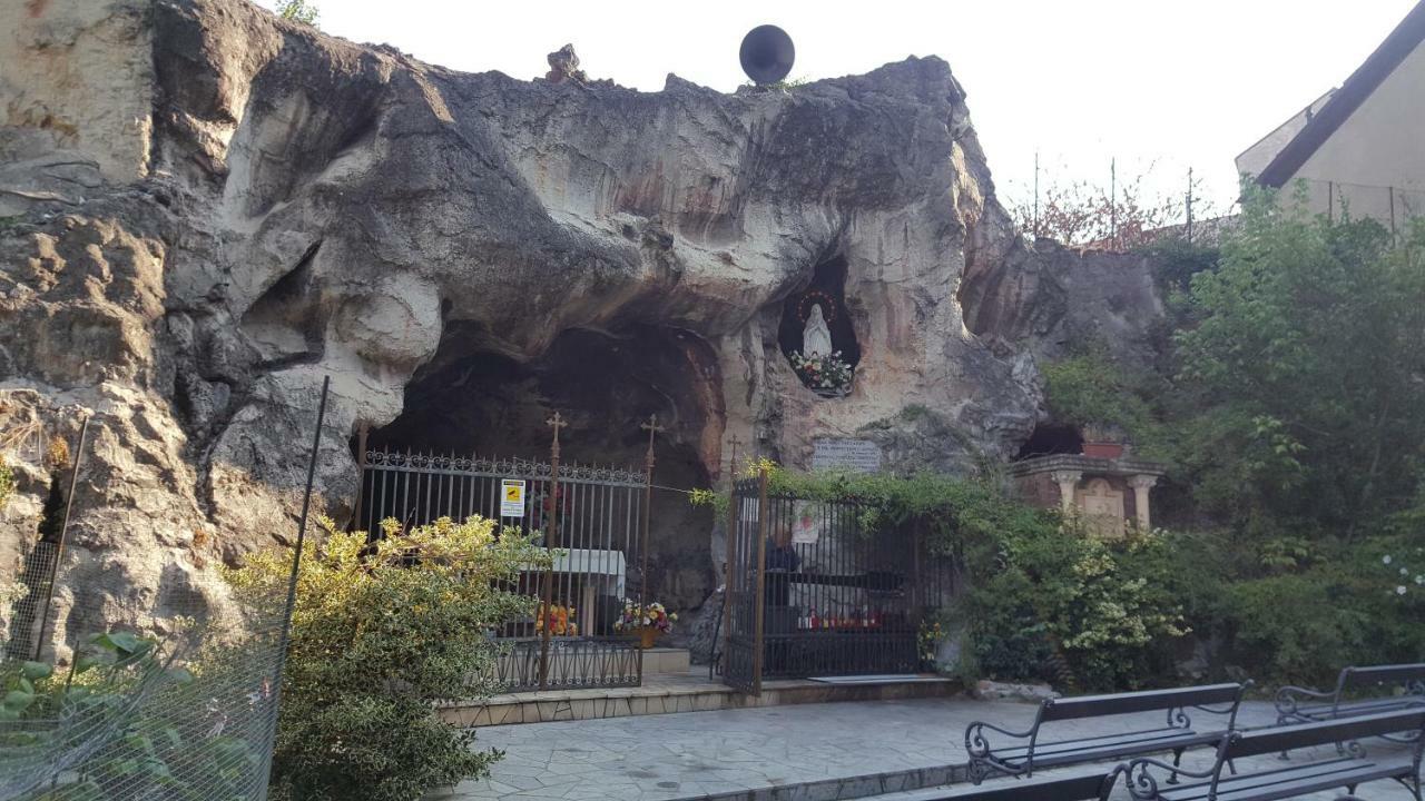 Apartamento Location Turistic Monolocale Nel Parco Del Santuario Asti Exterior foto