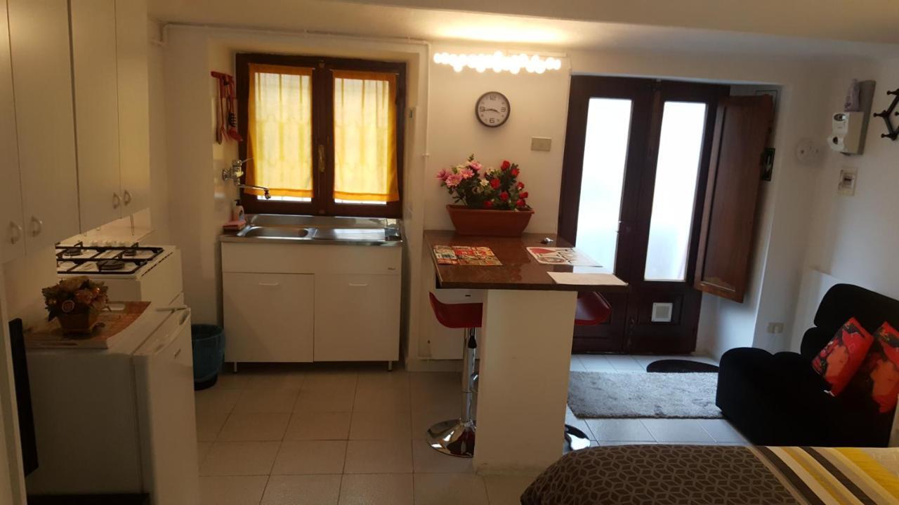 Apartamento Location Turistic Monolocale Nel Parco Del Santuario Asti Exterior foto