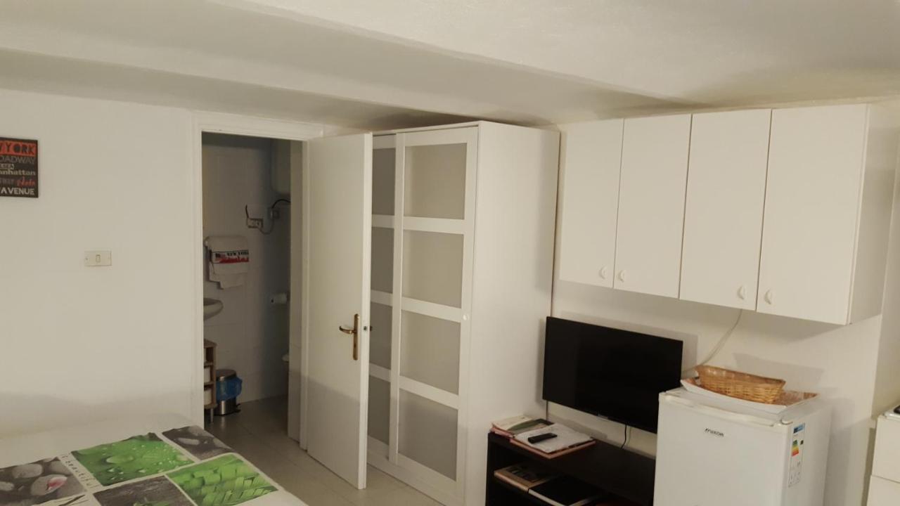 Apartamento Location Turistic Monolocale Nel Parco Del Santuario Asti Exterior foto